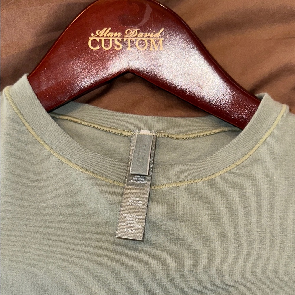 SKIMS Green Fitted Short Sleeve Tee - Picture 2 of 3